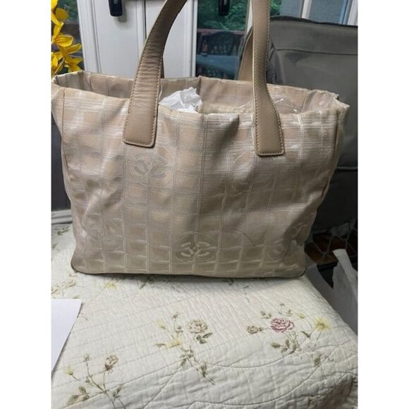 Chanel on the Go: Cream of the Crop – Preloved Travel Line Tote - Picture 4 of 14